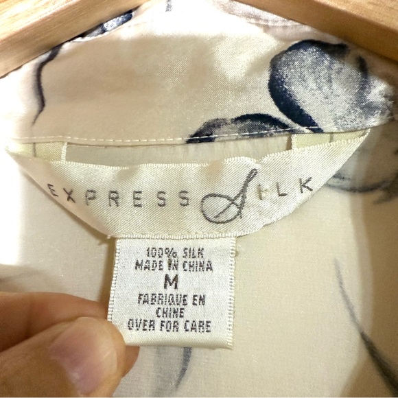 Express Floral Satin Silk Button Down Creamy Shirt Size M Classic Office Career - Picture 6 of 8